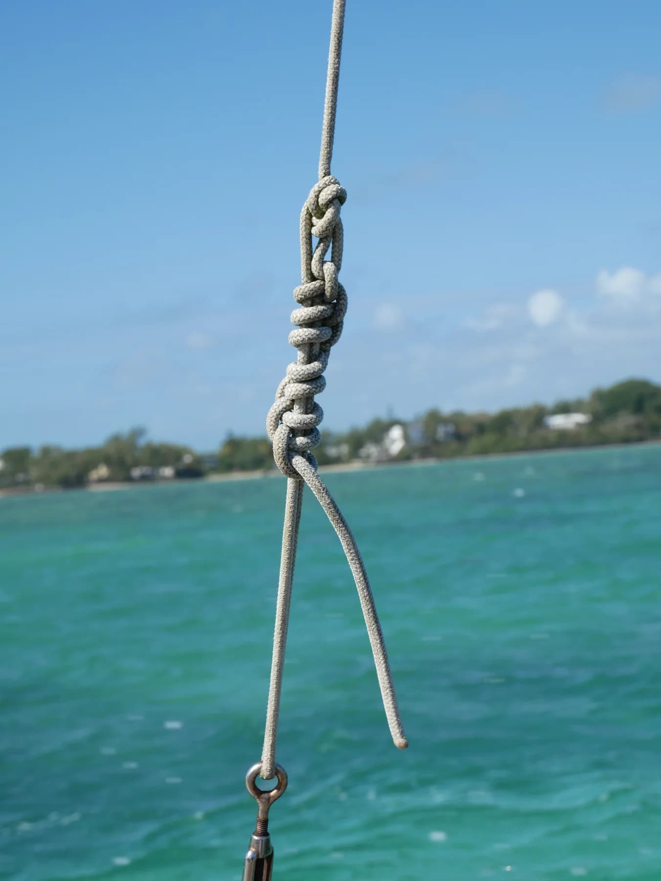 A knotted rope aboard the pirogue above the lagoon