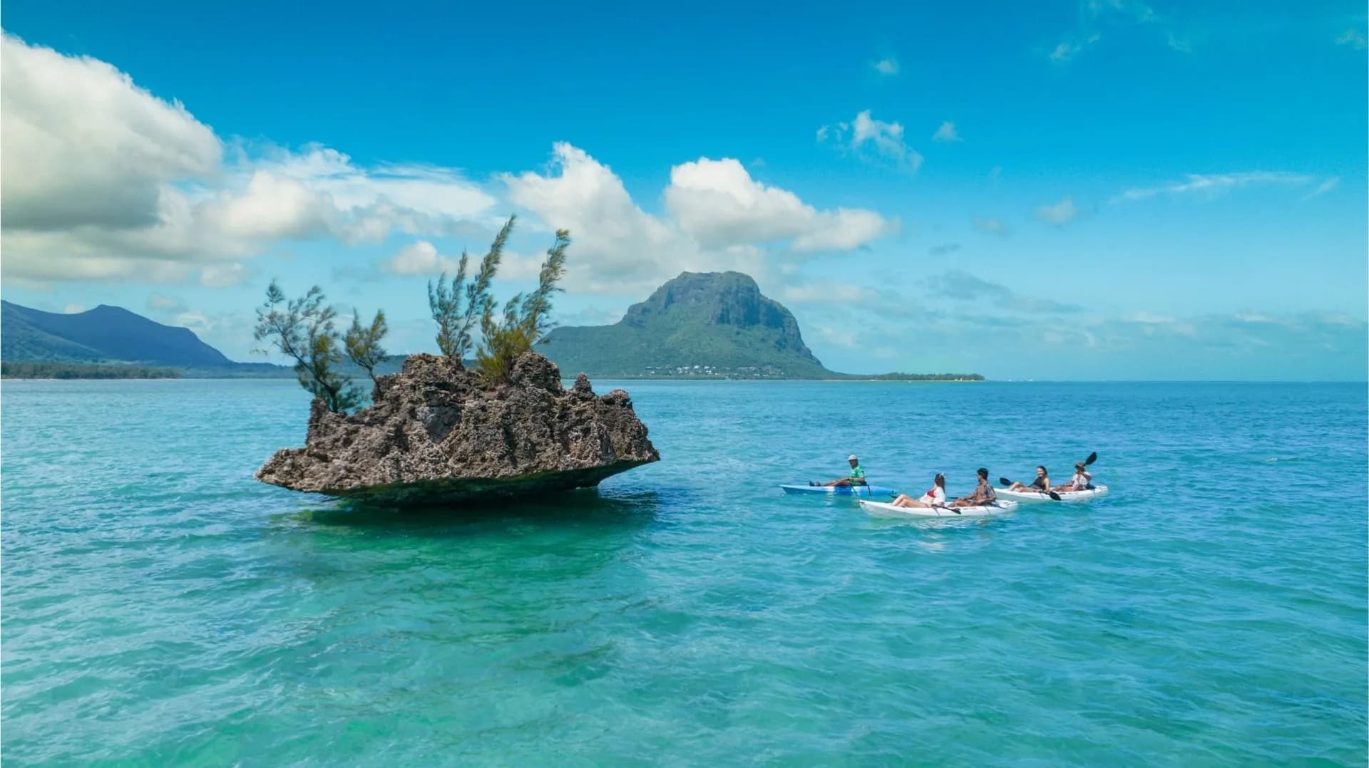 Kayak to Crystal Rock & Benitiers Island – Breakfast Included