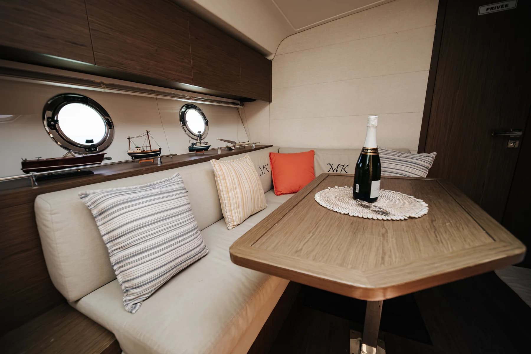 Location privée du yacht à moteur Maga Kani, Yacht Mauritius