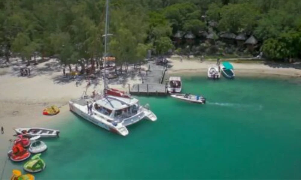 Two Water Activities and Catamaran Day to Ile aux Cerfs
