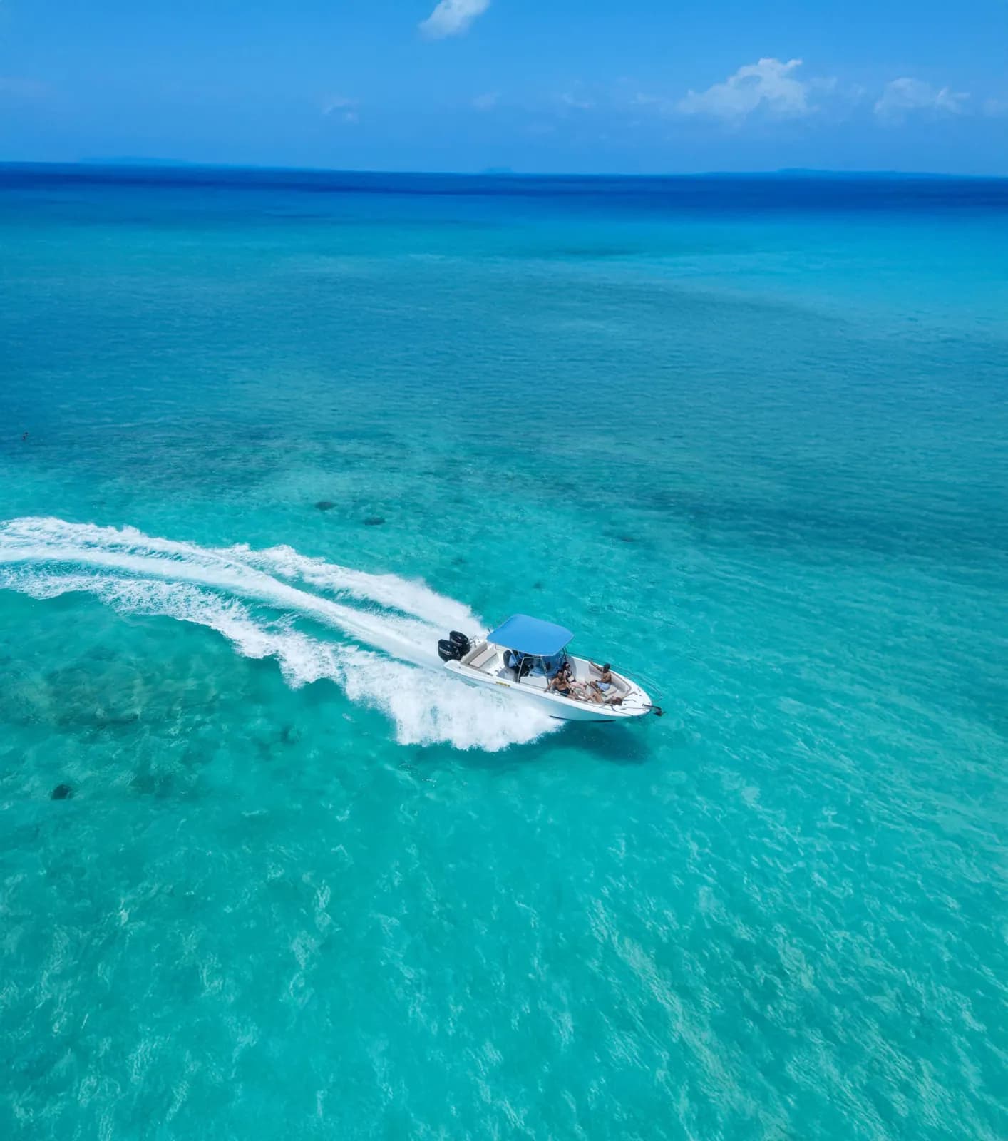 Blue Sensation crossing the turquoise lagoon