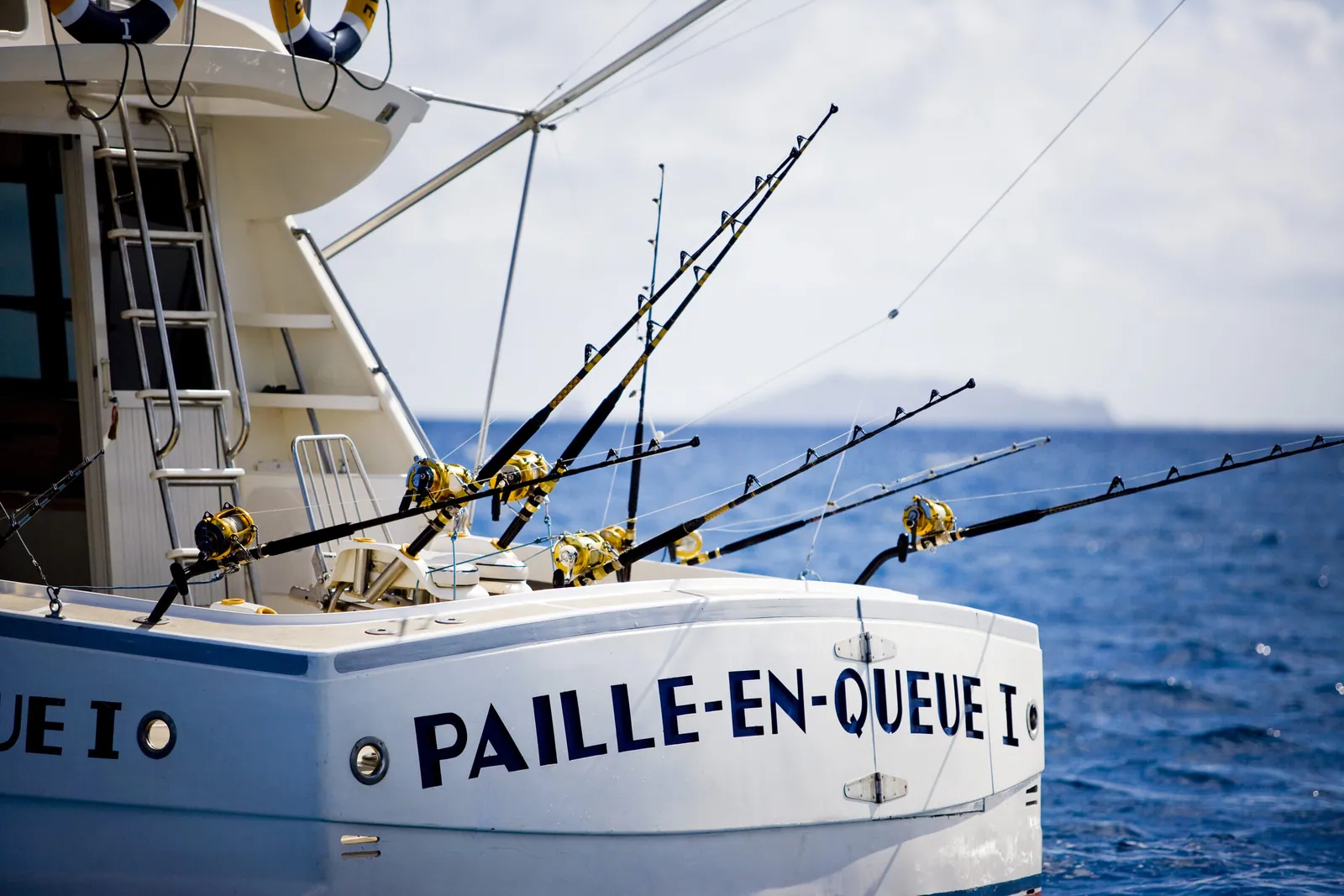 La poupe du Paille-en-Queue et les cannes à pêche