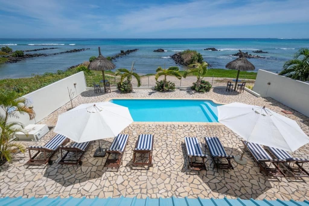 Beachfront Apartment - Superb View