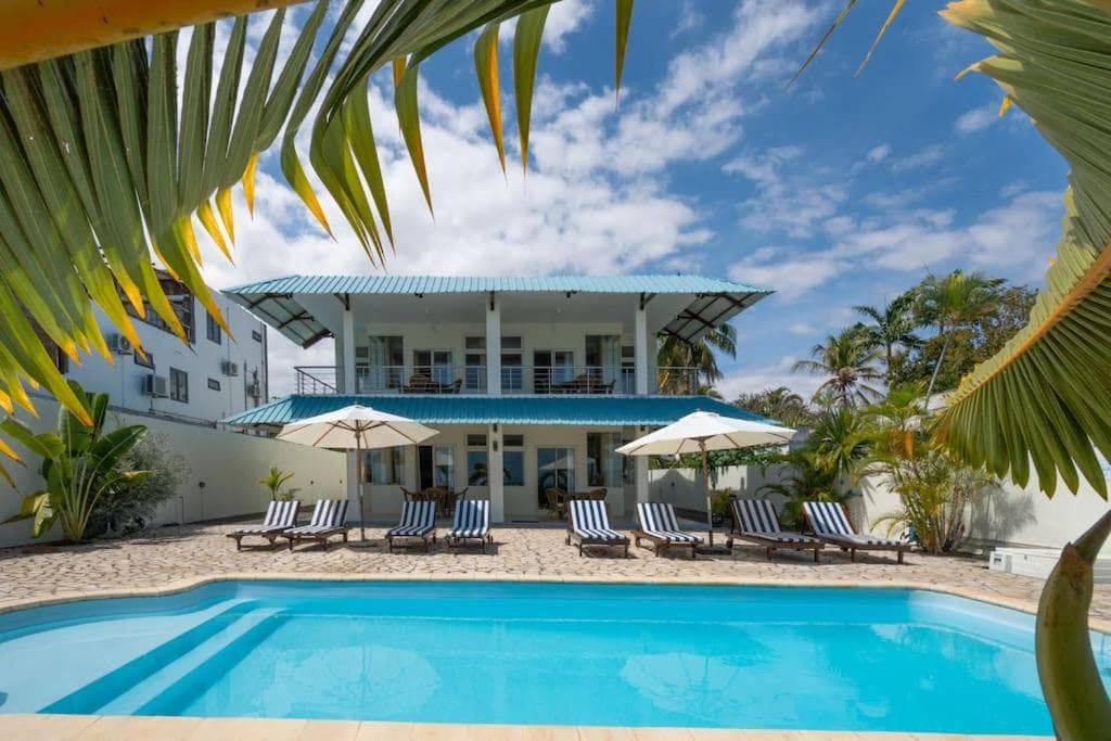 Beachfront Apartment - Superb View
