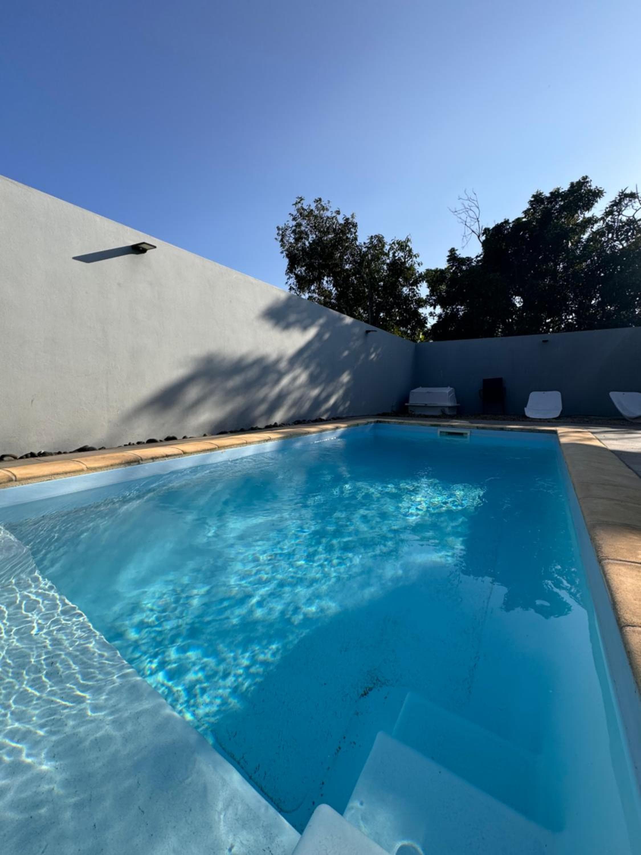 Villa piscine à petit Raffray