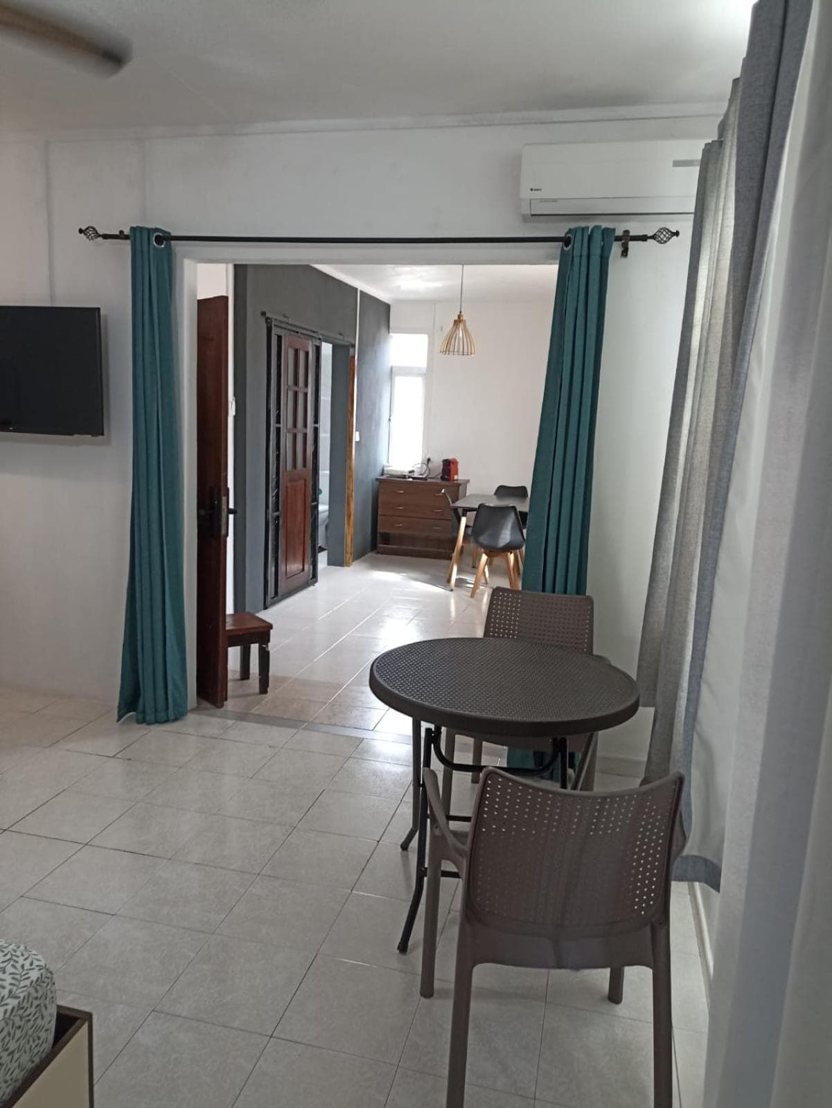 R GARDEN VILLA 1 Appartement ensuite, cuisine et terrasse