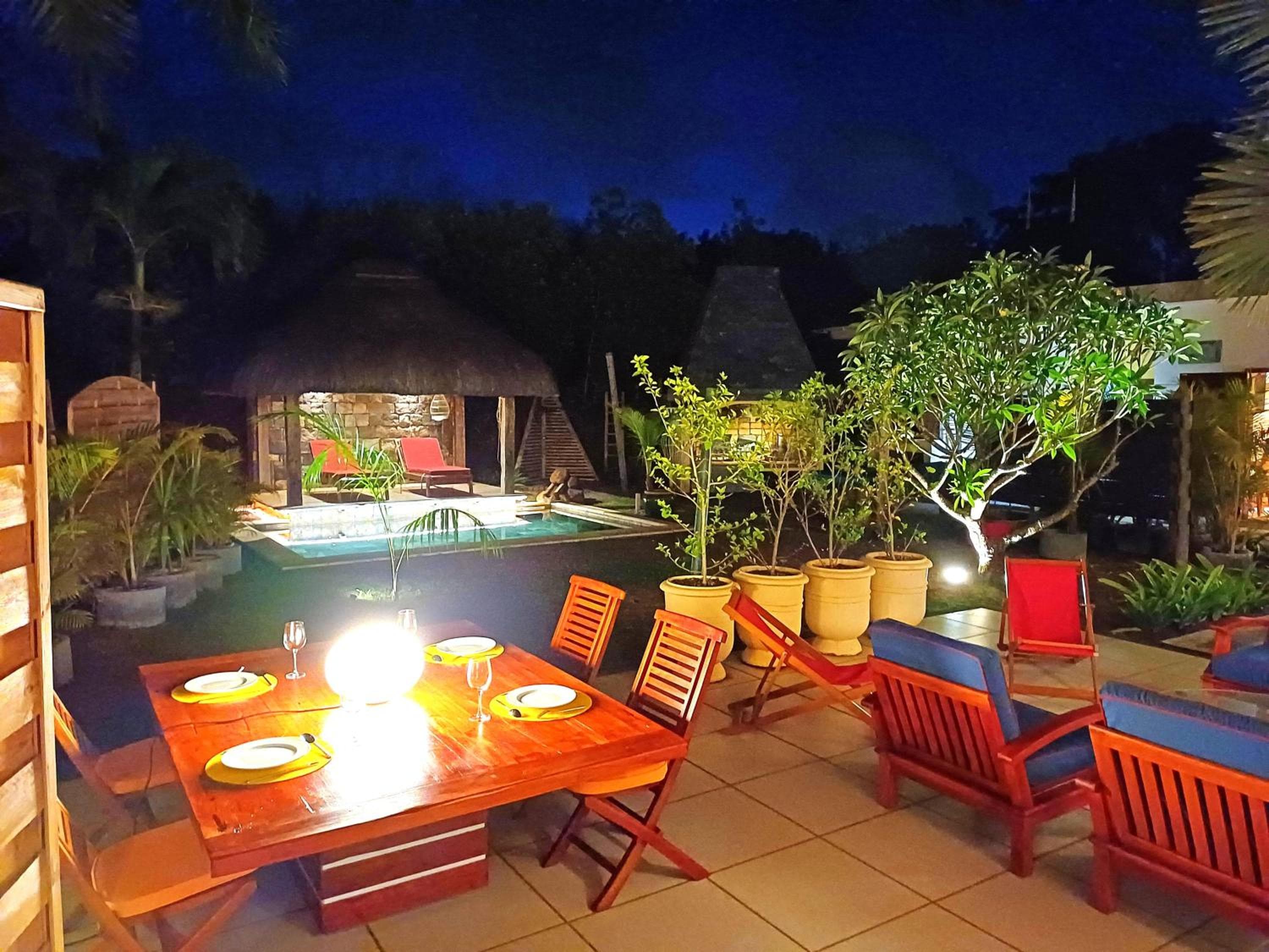 Charming Tropical Villa pool & garden