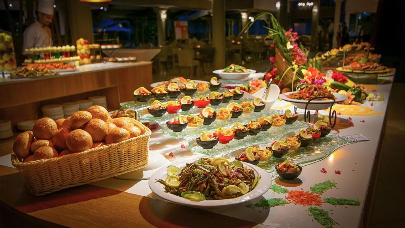 Le Peninsula Bay Beach Resort & Spa