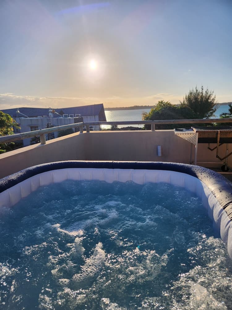 Luxury beachfront villa with private pool and cozy Pavillon with private jacuzzi on rooftop terrace