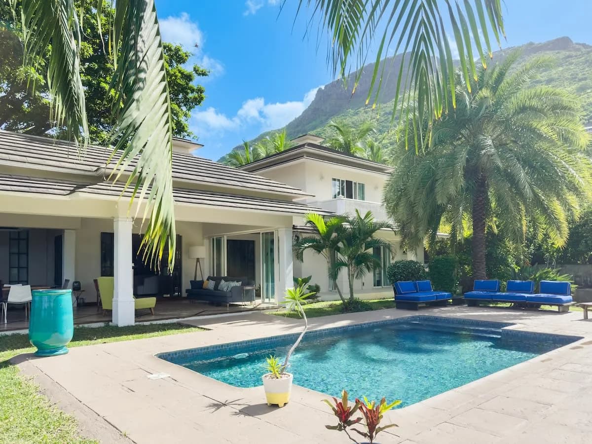 Luxurious 4-bedroom Villa with a view of Le Morne, photo 1 of 36.