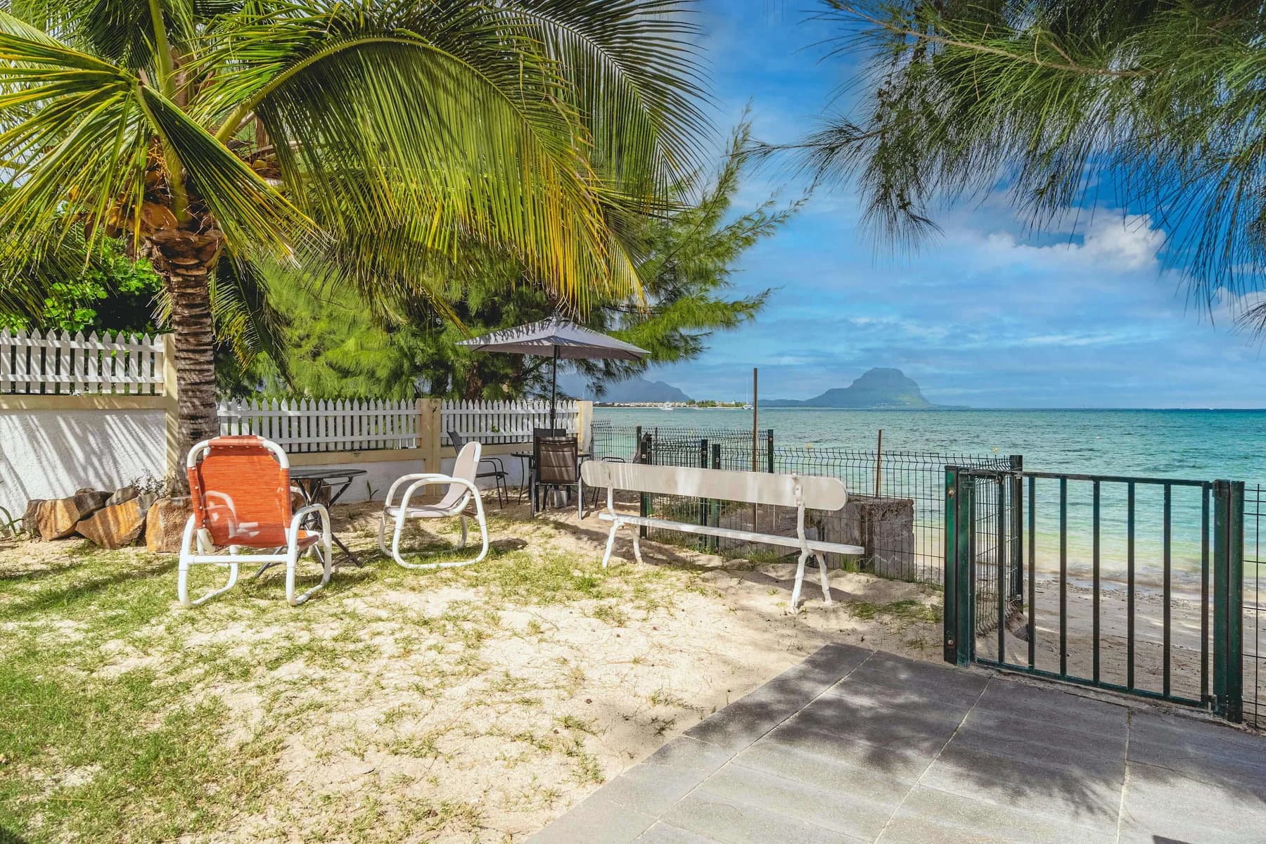Gaya House - Waterfront in Tamarin, photo 1 of 44.
