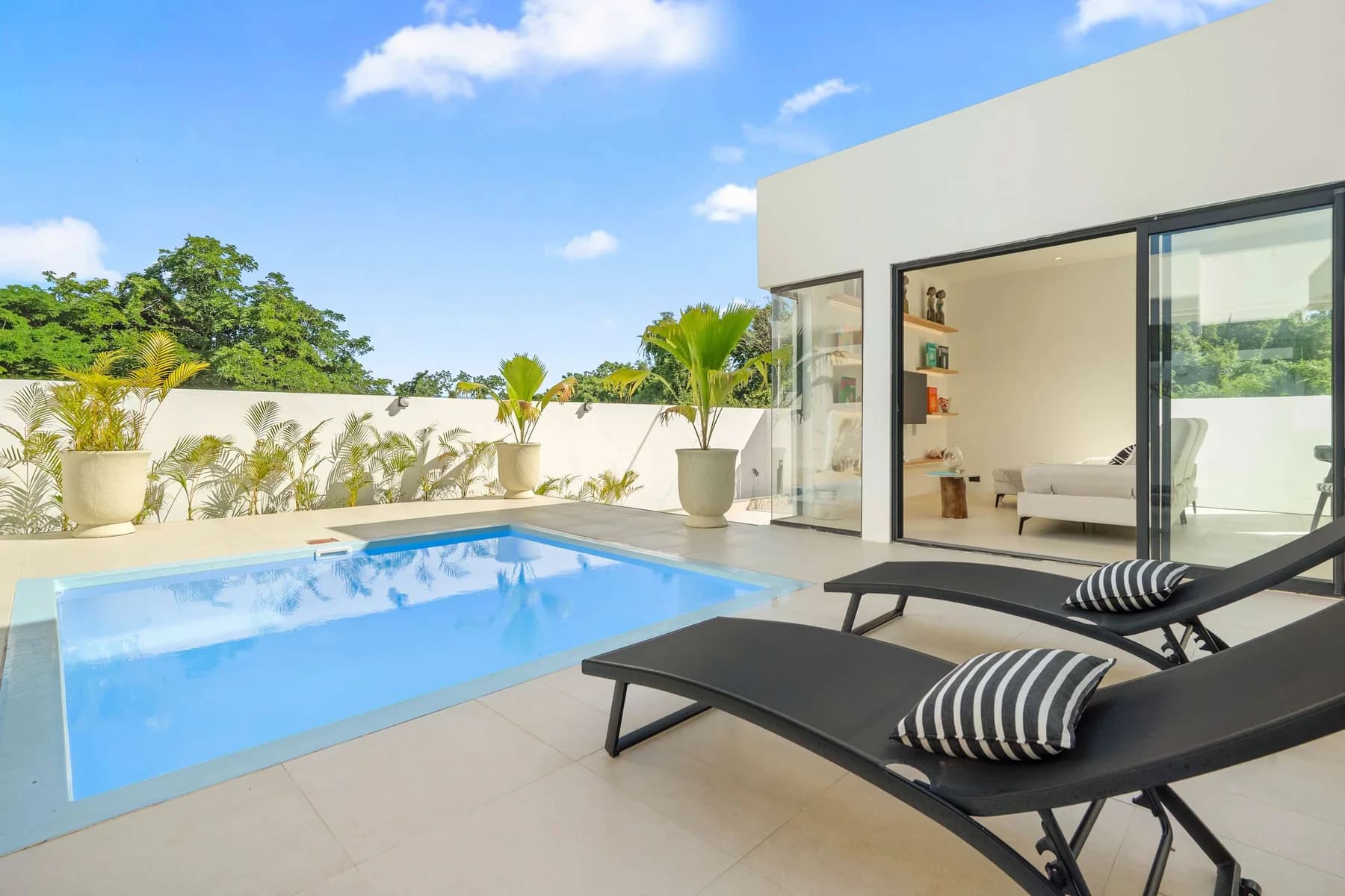 Kuky Garden Suite - Incredible Grand-Bay Stay, photo 1 of 28.