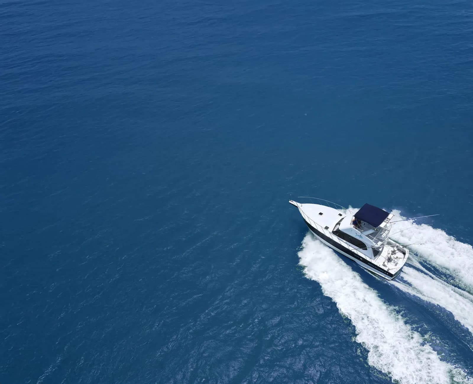 A Paille-en-Queue sportfisher heading offshore