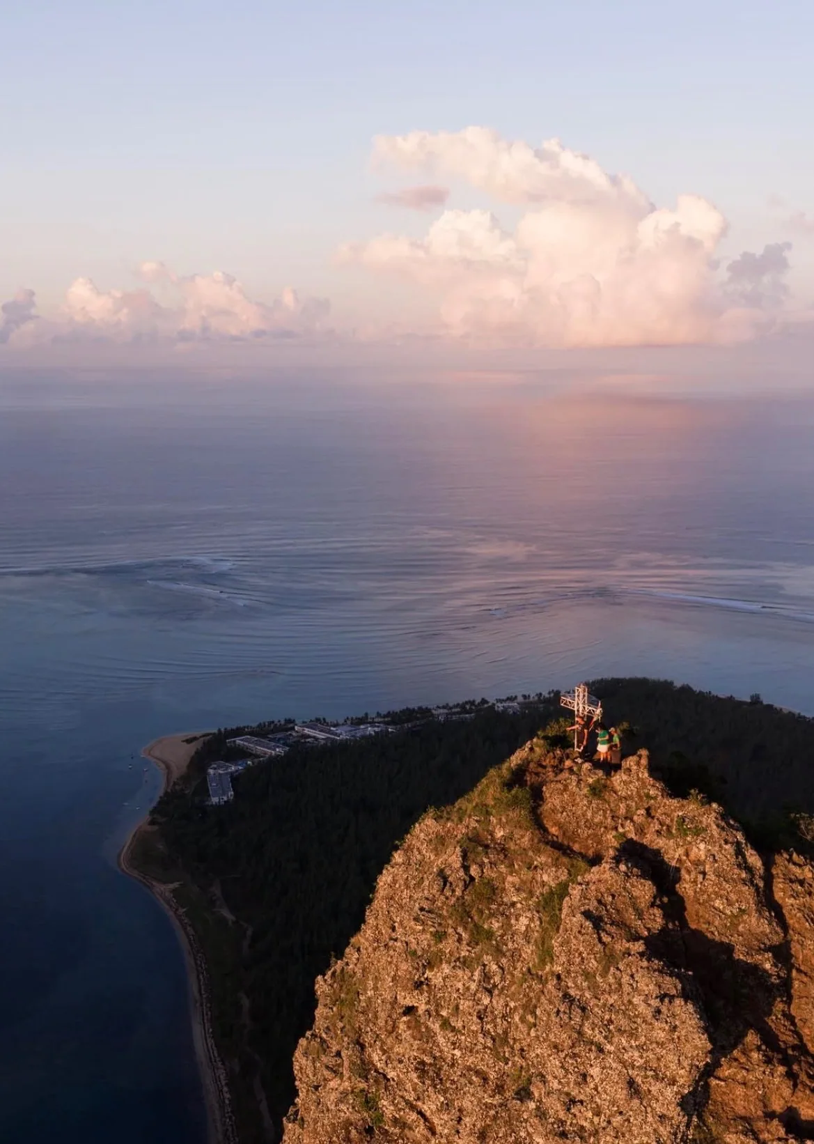 Qué equipo llevar para una aventura de senderismo en Le Morne Brabant